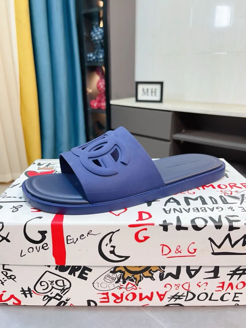 Men's shoes 💰280🌹🌹 (dg) New men's slippers, high-end boutique, leather puff upper with exquisite embossed logo decoration, fine workmanship, super soft sole, casual, loose and comfortable, a must-have in summer! \nsize：38-44